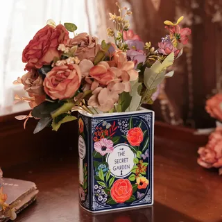 AIRCADIA Deko Bücher Vase Buch Clean Girl Room Decor, Keramik Vasen für Home Decor Office, Niedliche Bücherregal Dekor, Aesthetic Room Decor Vase für Buch Liebhaber (The Secret Garden)