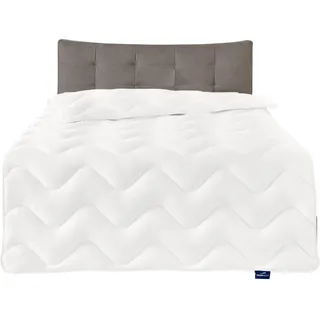 Traumnacht Basis Steppbett 4-Jahreszeiten, für jede Jahreszeit, mit kuschelig weichem Microfaserbezug in 135 x 200 cm, weiß, Öko Tex zertifiziert, entwickelt in Deutschland