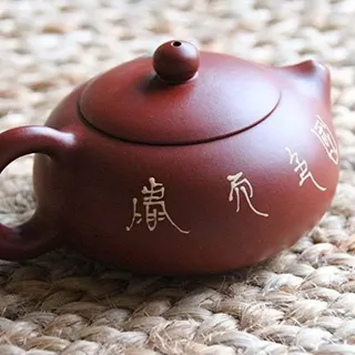 Yixing Teekanne aus Ton, verziert mit Blumenmotiven • Integrierter Filter • Fassungsvermögen 185 ml • Tea Soul