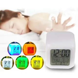 GOODS+GADGETS Leuchtender LED Wecker mit Kalender, Uhrzeit & Temperaturanzeige; Cube-Wecker mit Display (LED-Cube Wecker)