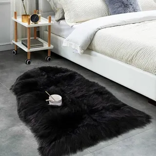 JXLOULAN Faux Lammfell Schaffell Teppich Schwarz 60x90 cm, Longhair Flauschiger Teppich Wohnzimmer Deko, Weicher Fell Carpet für Stühle Sofa Schlafzimmer Kinderzimmer