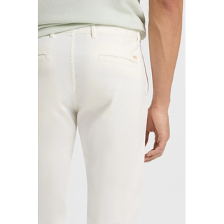Chinohose BOSS ORANGE "Slim-fit", Herren, Gr. 36, Länge 34, weiß (natural106), Web, Obermaterial: 97% Baumwolle, 3% Elasthan, slim fit knöchellang, Hosen Chinohose, Aus komfortabler Stretch-Baumwolle und mit praktischen Gesäßtaschen
