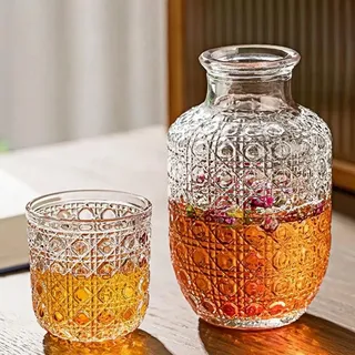 Abriclo Nachttisch Wasserkaraffe Set mit Becher Glas Nachttasse Set, Mundwasser Flasche Karaffe mit Becher Deckel für Gästezimmer, Badezimmer, Wohnzimmer (1 Krug 550 ml und 1 Tasse 150 ml)