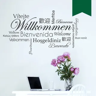 WANDKINGS Wandtattoo - Willkommen in verschiedenen Sprachen - 50 x 27 cm - Dunkelgrün - Wähle aus 5 Größen & 35 Farben