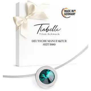TIABELLE – Collier LARA aus Titan mit funkelndem Swarovski® Kristall – Silberfarbene Kette für Damen – allergenfrei & hautverträglich – Handmade in Germany (L=45cm | 15,9mm ø | Emerald)