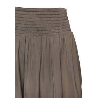 Webshorts LASCANA "aus luftig-leichter Satinqualität", Damen, Gr. 40, N-Gr, grün (khaki), Satin, Obermaterial: 100% Polyester, unifarben, figurumspielend kurz, Hosen Webshorts, luftige Sommershorts, modisch und elegant, Sommerhose, Topseller