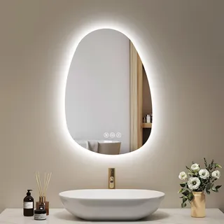 EMKE Badspiegel mit Beleuchtung 65 x 45 cm Asymmetrischer Spiegel mit Touch, 3 Lichtfarben Dimmbar, Beschlagfrei, Badezimmerspiegel mit Beleuchtung IP44 Energiesparend LED Badspiegel