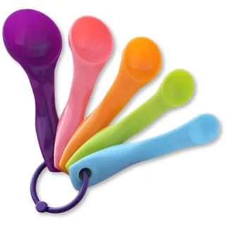 PARENCE.- Set mit 5 farbigen Messlöffeln aus Kunststoff – von 1 bis 15 ml/g – Koch- und Gebäck-Messlöffel mit Aufhängering – Präzises Dosiergerät