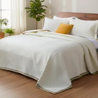 SHANNA Quilt Tagesdecken 3-teilige Set: Ganzjahres-Luxus, Übergröße 220 x 240 cm, ultraweicher, hautfreundlicher Komfort Bettüberwurf Set mit 2 Kopfkissenbezügen 50 x 70 cm (Cremeweiß-A)