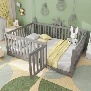 Merax Kinderbett 140x200cm Bodenbett Holzbett mit Rausfallschutz und Tür, Massivholz Babybett Spielbett Doppelbett für Kinder, Grau - Grau