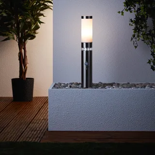 BRILLIANT Pollerleuchte BOLE für den Außenbereich | Spritzwassergeschützte Sockelleuchte mit Dämmerungsschalter für LED-Kranz | Stehleuchte mit einstellbarem Bewegungsmelder | Metall/Kunststoff | 1x E27 Fassung max. 60W LED Kranz 0,8W 50 Lumen - Silber, Weiß