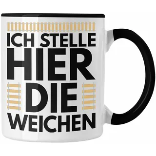 Trendation - Ich Stelle Hier Die Weichen Lokführer Tasse Geschenk Eisenbahner Spruch Lokomotive Geschenkidee Eisenbahn (Schwarz)