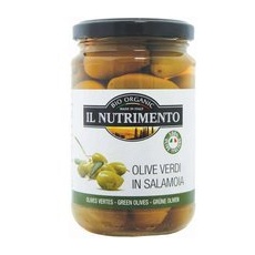 Grüne Oliven mit Kern, typisch italienische Antipasti servieren