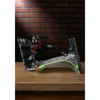 Marvel Diamond Select - Figurki Marvel Gallery Miles Morales 18cm