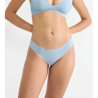 Tanga SLOGGI "ZERO Feel 2.0", Damen, Gr. M, blau (light blau), Single Jersey;Interlock, Obermaterial: 76% Polyamid, 24% Elasthan, körpernah, Unterhosen Tanga, nahtlos, superweiches Interlock-Jersey Material, ultraleicht