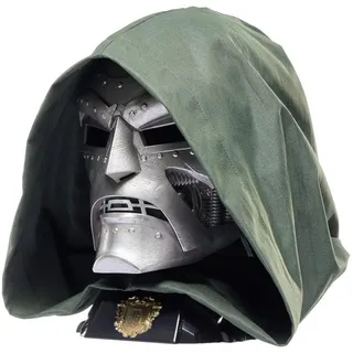 Hasbro Legends Series Doctor Doom Premium Rollenspiel-Helm