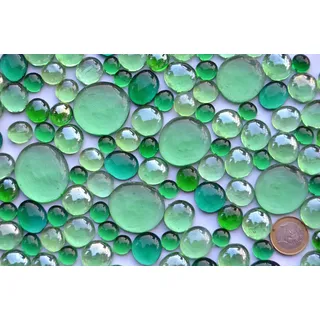 430 gr. Dekosteine Glasnuggets Grünmixmix, in 4 versch. Größen 10-33 mm, ca. 126 St. transparent, teilweise irisierend Muggelssteine