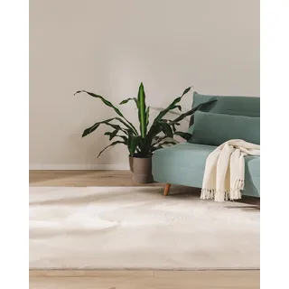 benuta Basic Kunstfaser Fellteppich Furry - Beige 140x200 cm - Weicher Wohnzimmerteppich - Anti-Rutsch-Rückseite - Waschbar - Für Fußbodenheizung geeignet