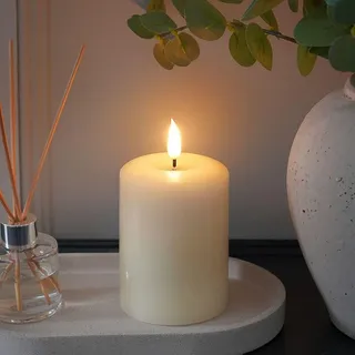 Ember CandlesTM 10 cm Signature Elfenbeinfarbene ferngesteuerte LED-Kerze, 100% echtes Wachs, ultra-realistische Flamme, handgegossenes Design, batteriebetrieben, 6-Stunden-Timer für sicheren