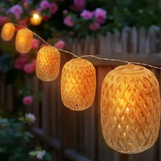 Spetebo Solar Lichterkette mit 10 ovalen Lampions in Rattan Optik - 450 cm - LED Garten Deko Beleuchtung warm weiß