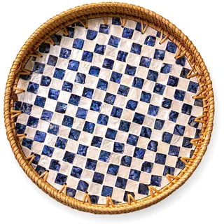 JUNGLE CULTURE Rattan-Serviertablett 30 cm mit Perlmutt-Inlay • Coastal Boho Collection • Handgefertigt gewebt mit Griffen für Zuhause • Rundes Esstischtablett • Weiden-Servierkorb – Drift