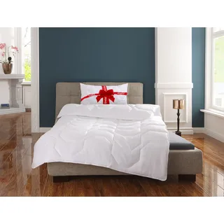 otto home my home Microfaserbettdecke »Corella, Bettdecke 135x200 cm, mit Gratis-Kissen dazu: 40x80 cm« warm Füllung 100% Polyester 2 Stk. tlg. Bettdecken, Sommer, Winter, 4 Jahreszeiten, Decke mit Gratiskissen, weiß