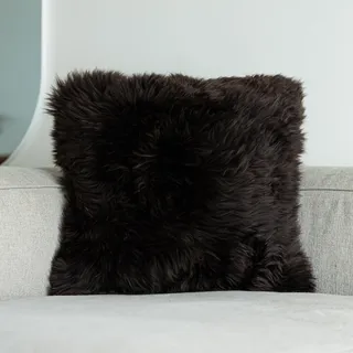 Nordic Sheep Langhaar Lammfell Kissenbezug 50x50 cm | Weiches Fell für Stühle, Sofa & Bett | Gemütliches Sitzkissen & Lammfell Sitzauflage in Natur- und Trendfarben | Farbe: Schokolade