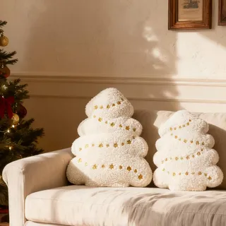 DN DECONATION Weihnachtskissen Set mit Füllung, 2er Set Tannenbaum Form | Weiße Weihnachtsdeko Kissen aus Kunstfell mit Gold Stickerei für Couch, Sofa, Wohnzimmer