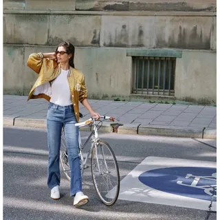 MAC Jeans Laura in Baby blauer Waschung mit Flared Fit-D42 / L30