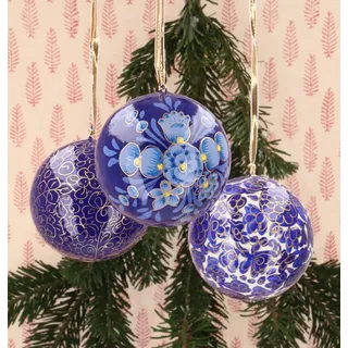 Upcycling Weihnachtskugel 3er Set aus Pappmachee, handbemalt, Muster 7 | Kaschmirkugeln, 7 cm Durchmesser, einzigartiger Christbaumschmuck, umweltfreundlich, in recycelter Box