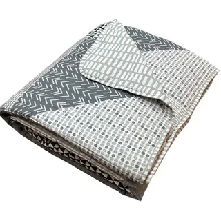 Catherine Lansfield Larsson Geo Tagesdecke 240 x 220 cm, Grau