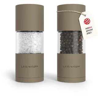 LARS NYSØM Salz und Pfeffermühle Set aus Edelstahl mit einstellbarem Keramikmahlwerk I Pfeffermühle und Salzmühle I Manuelle Gewürzmühlen (2 Stück) (Taupe Brown)