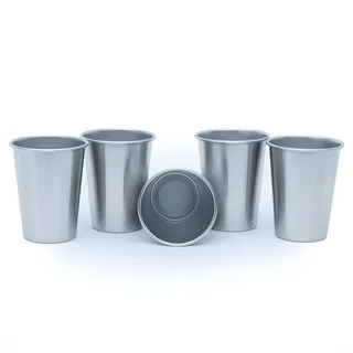 Intirilife 5X Stapelbare Edelstahl Becher in 155 ml - Camping Outdoor Metall Becher Tasse Glas Trinkbecher Reisebecher- wiederverwendbar, bruchsicher BAP-frei ohne Plastik für Kinder geeignet