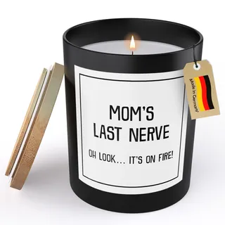 (HANDGEMACHT) Mom's Last Nerve Mama Geschenk Lustige Spruchkerze zum Muttertag Englisch Mamas Letzter Nerv Deko Sojawachs Kerze im Glas Schwarz Duftkerze Statement (VEGAN, ZITRUS)