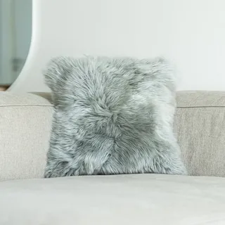 Nordic Sheep Langhaar Lammfell Kissenbezug 40x40 cm | Weiches Fell für Stühle, Sofa & Bett | Gemütliches Sitzkissen & Lammfell Sitzauflage in Natur- und Trendfarben | Farbe: Hellgrau