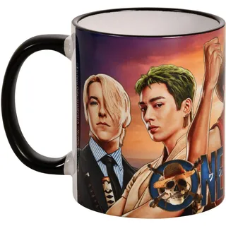 Elbenwald One Piece Tasse mit Crew und Logo Motiv der Live-Action Serie - Kaffeebecher mit Griff - für Herren Damen Unisex 320 ml - Keramik - mehrfarbig