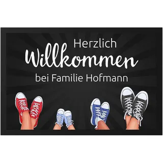 Kiddle-Design Fußmatte Personalisiert Familie, Willkommen bei mit 2-5 Turnschuhen und Wunschname Geschenk Einzug Richtfest Einweihung Fußabtreter flach & dünn 60x40cm 5 Schuhe