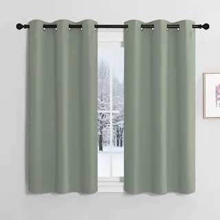 NICETOWN Vorhang Salbeigrün Blickdichte Kurze Thermovorhänge mit Ösen 2er Set H137 x B107 cm, Modern Verdunklungsvorhänge für Küche/Schlafzimmer Thermo Gardinen Isolierend Kälte und Wärme