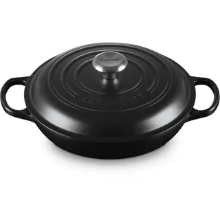 Le Creuset Signature Gusseisen Gourmet-Profitopf, Rund, 26 cm, 2,2 l, Für alle Herdarten inkl. Induktion geeignet, 4,205 kg, Schwarz matt, 21180260002430