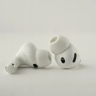 COMPLY TrueGrip MAX | Premium Memory Schaumstoff Ersatz-Ohrstöpsel für AirPods Pro (3 Generation) | SmartSkinTM-Technologie | hervorragende Geräuschisolierung| Weiss, Sortiert, S/M/L, 3 Paar