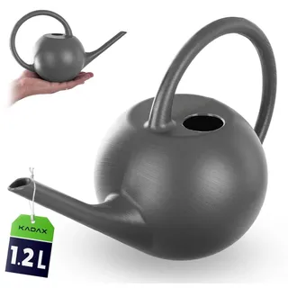 KADAX Gießkanne 1,2L, kleine Blumengießkanne aus Kunststoff für Zimmerpflanzen, Giesskanne mit langem Ausgießer für einfache Bewässerung, Gartengießkanne (Grau)