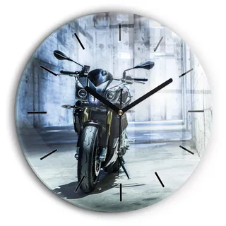 Wallfluent Große Wanduhr – Stilles Quarzuhrwerk - Uhr Dekoration Wohnzimmer Schlafzimmer Küche - Zifferblatt mit Striche - schwarze Zeiger - 60 cm - Motorrad in einer Gasse - Blau