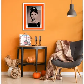 Queence Bild mit Rahmen »Frühstück bei Tiffany, Audrey Hepburn« bild(er): von Frauen Film Filmfiguren Foto Frau 1 Stk. tlg. Poster mit buntem Acrylglas, Passepartout,