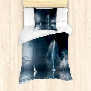 ABAKUHAUS Segelboot Mantele, Yacht auf dem Meer, Milbensicher Allergiker geeignet mit Kissenbezügen, 135 cm x 200 cm - 80 x 80 cm, Blau grau
