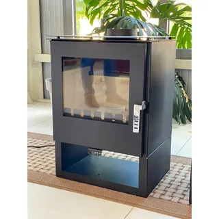 Holzofen Verso Rheia - 5 kW | Kompakt und effizient für behagliche Räume