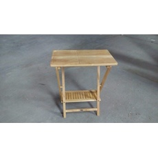 Gartentisch aus Holz, mit mehreren Etagen