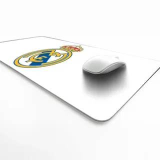 Licensed Décor Real Madrid Schreibtischunterlage - Vollfarbiges Wappen auf Weiß - 35 x 60 cm