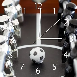 Wallario Design Wanduhr Kicker-Tisch in Nahaufnahme - Ball in der Mitte aus Echtglas, Größe 30 x 30 cm - Braun