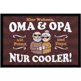 MoonWorks® Fußmatte Geschenk Hier wohnen Oma und Opa Großeltern lustige Geschenkidee Weihnachten rutschfest & waschbar schwarz-1 60x40cm