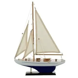 DRW Segelboot mit gezogenen Kerzen und Holzhelm auf einem Sockel in Weiß und Blau, 43 x 30 x 6,5 cm